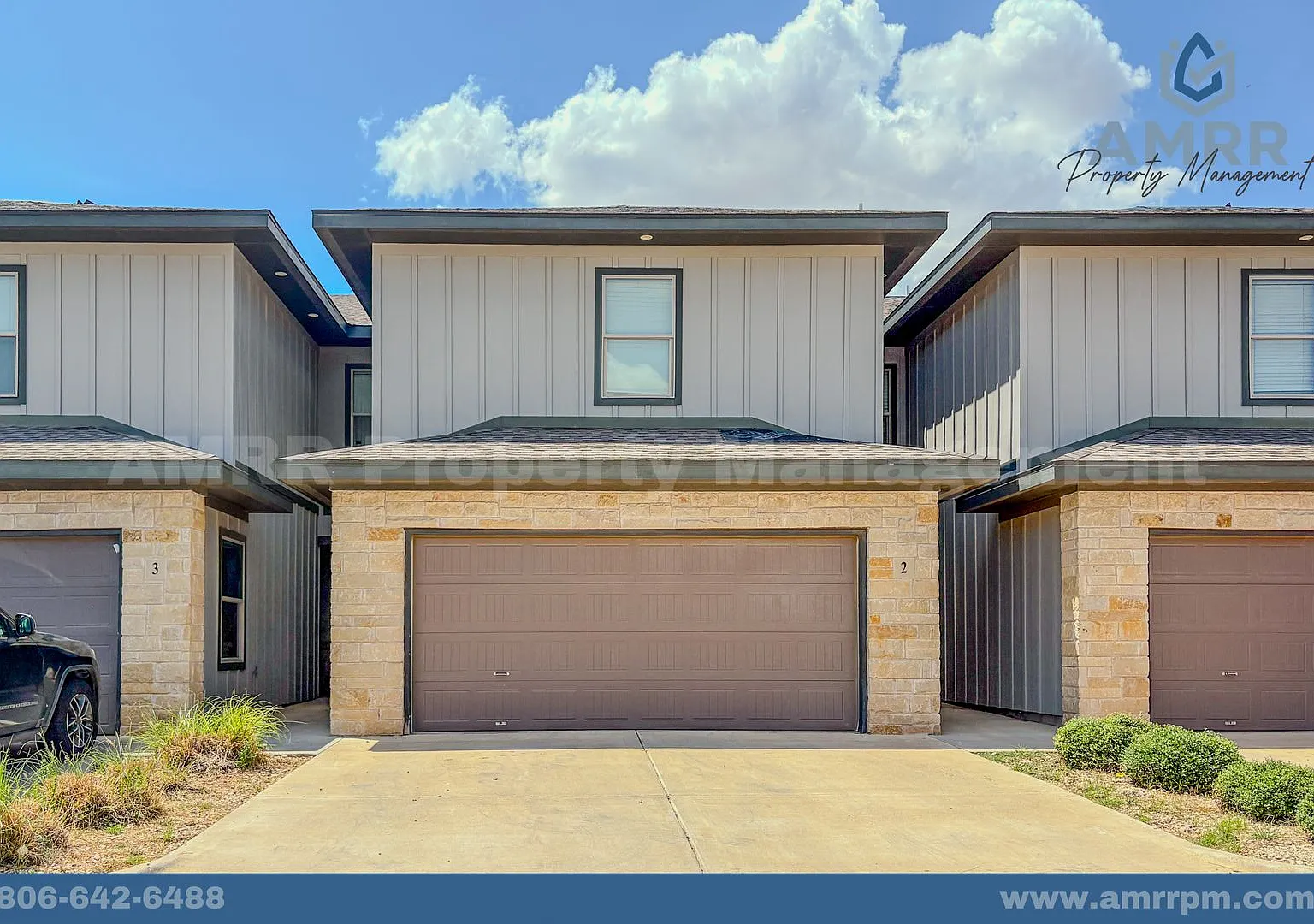 New Beginnings Start With Amrr - Luxurious Townhome Available, Perfect For Students & Growing Fam... — Photo 1