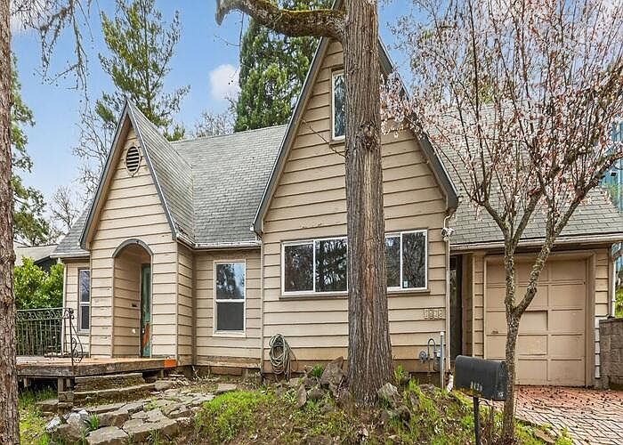 1st image of 1426 SE Overlook Ave