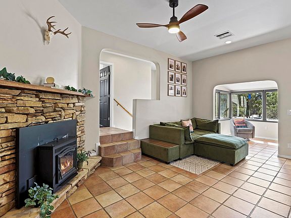 2nd image of 511 N Hemlock Cir