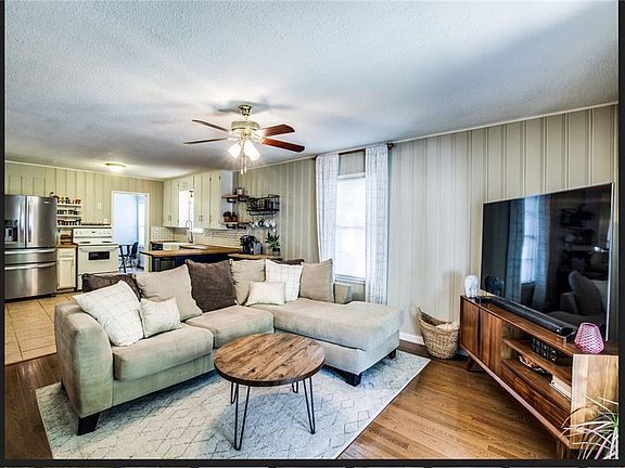 3rd image of 2737 Marigold Ave