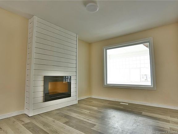 5th image of 15 Lockhart Ave