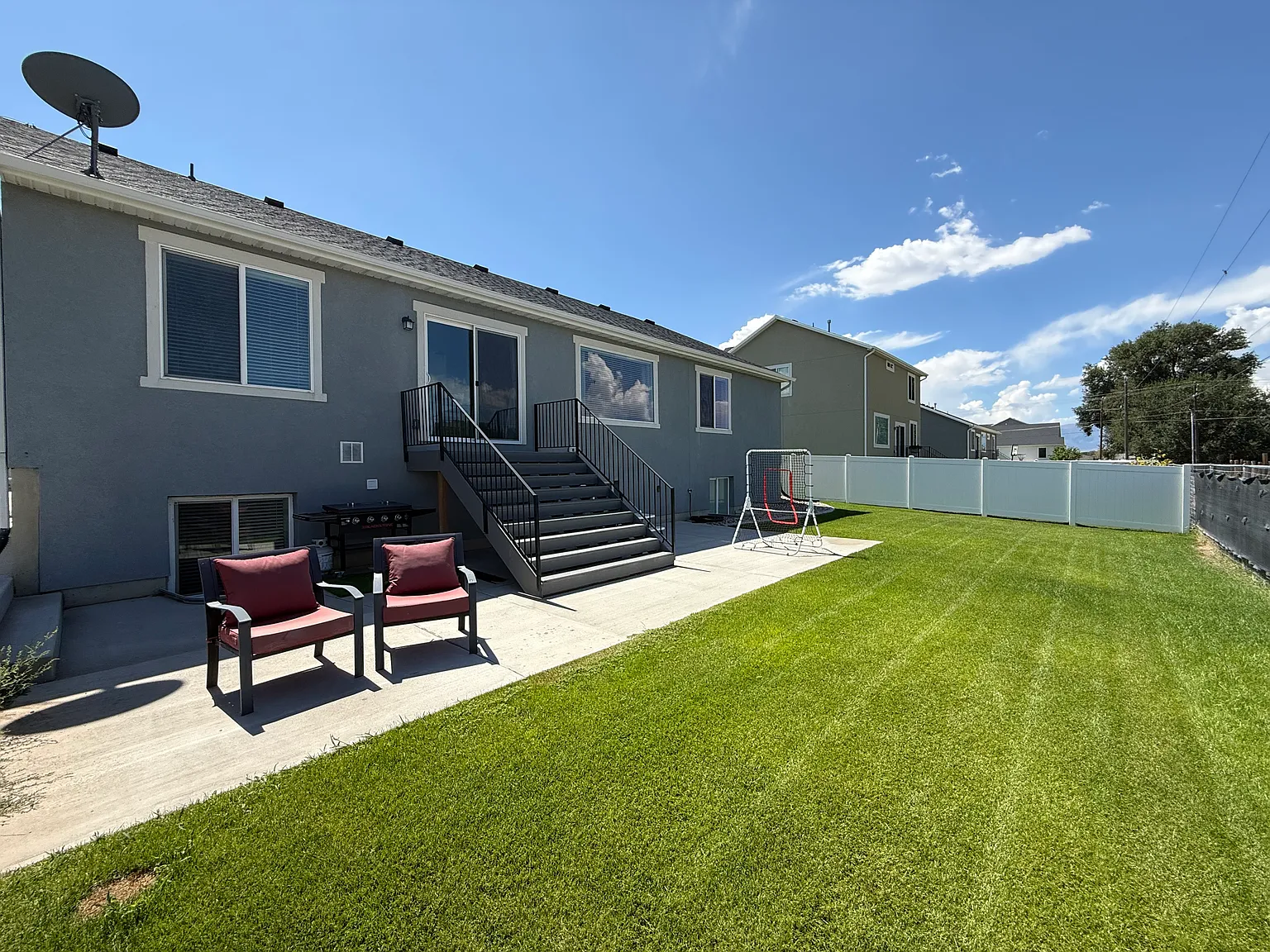 5 bed, 3000 sqft, $3,400 — Photo 2
