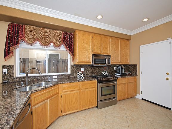 4th image of 448 Hart Dr