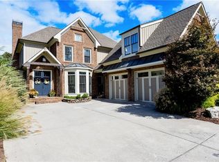 81 Silvercrest Dr, Acworth, GA 30101