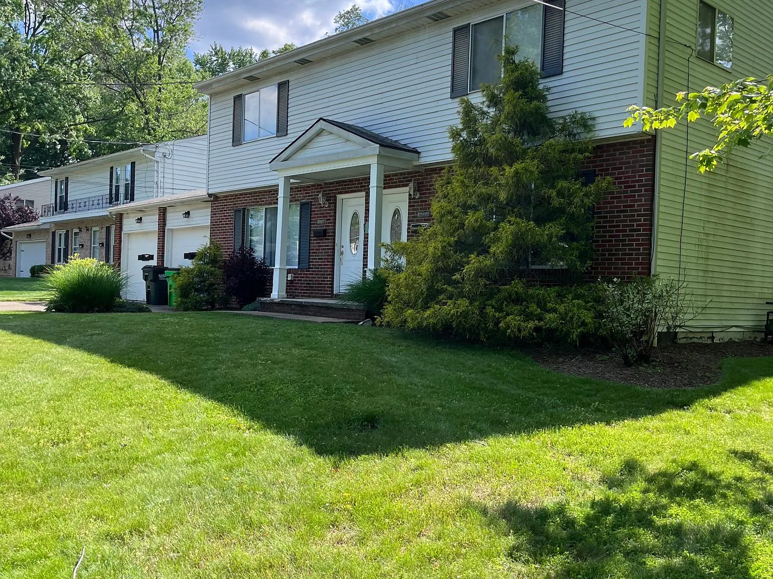 2 bed, 1.5 bath, 1200 sqft, $1,400 — Photo 2