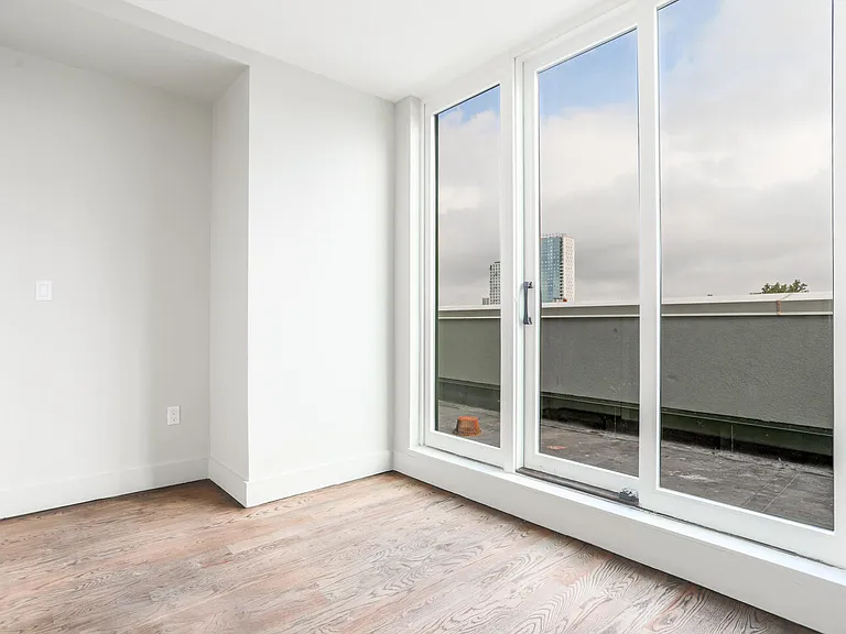 142 Erasmus St #2C — Photo 5