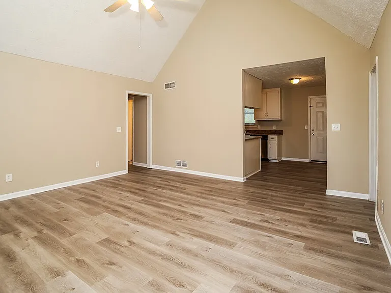 2597 Carol Cir — Photo 5