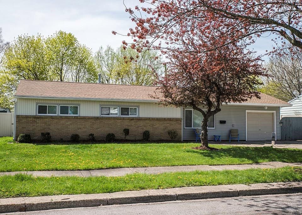 1st image of 33 Dartmouth Dr