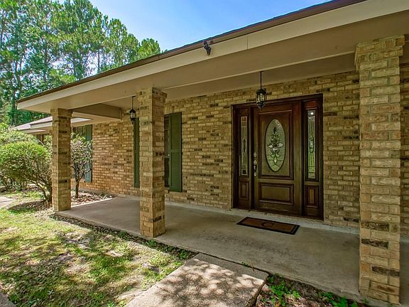 5th image of 104 Camelot Dr