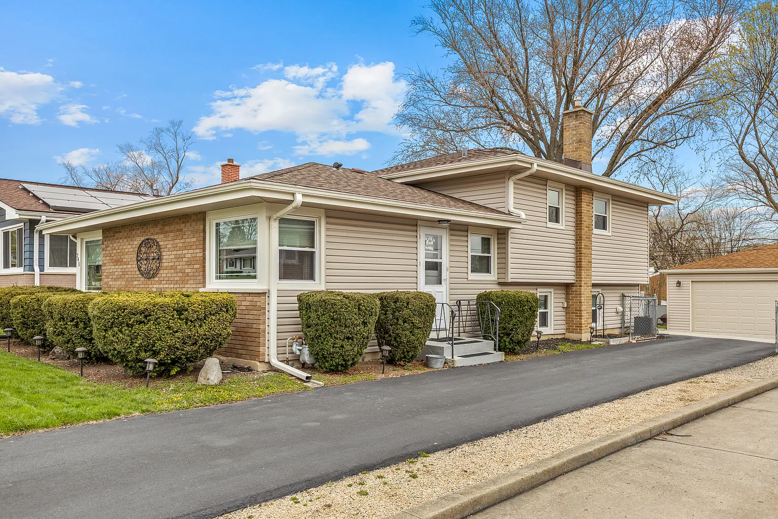241 N Stewart Ave photo 1