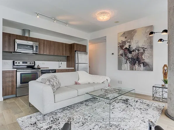 70 Distillery Ln #1308, Toronto, ON M5A 0E3