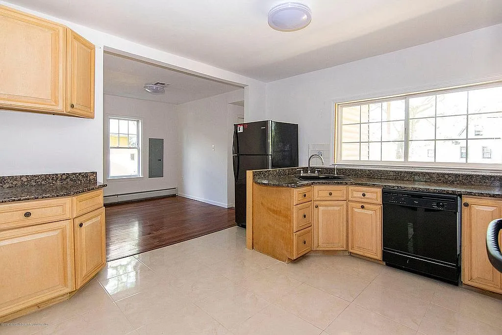 69 Manning Pl photo 1