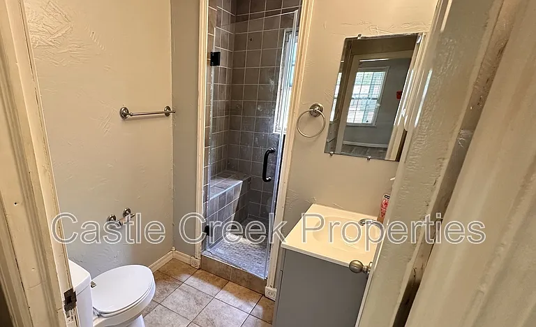 714 W Hurd St — Photo 8