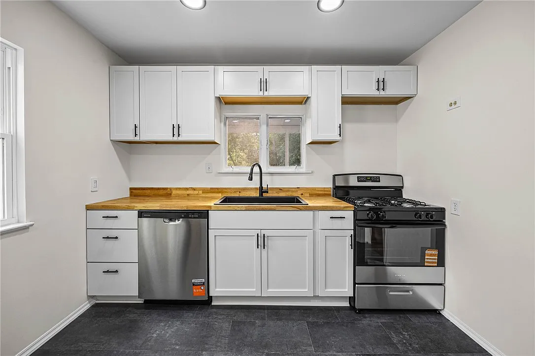 4 bed, 1.0 bath, 1493 sqft, $2,495 — Photo 2