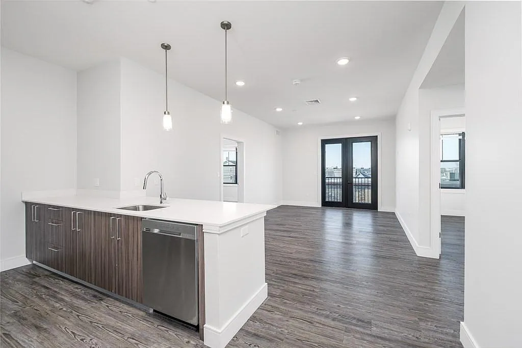 16 Laurel St — Photo 1