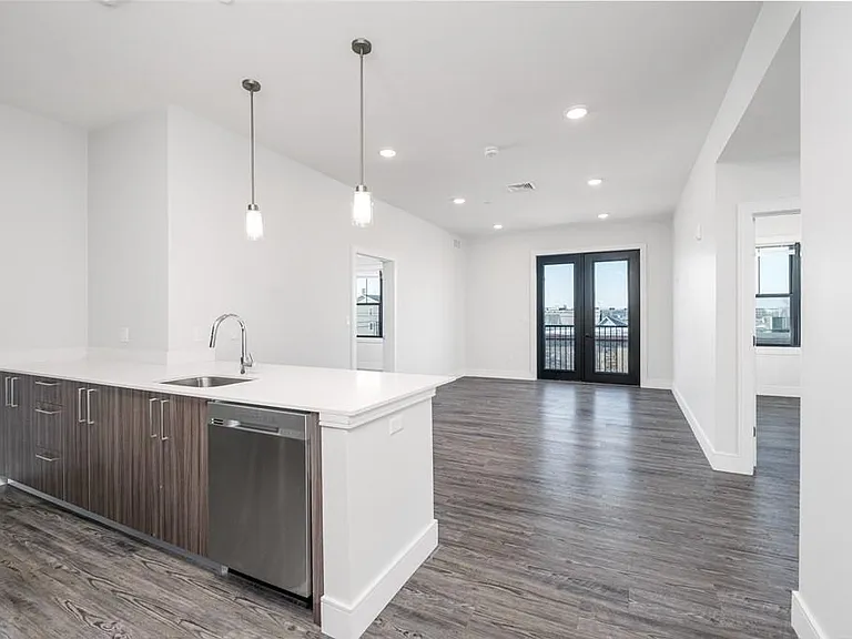 16 Laurel St — Photo 1