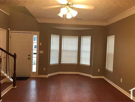 3 bed, 1754 sqft, $1,920 — Photo 2