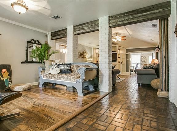 5th image of 2921 Forest Hills Ln