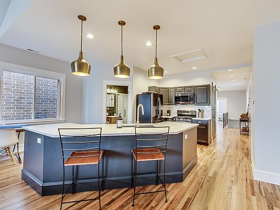 5th image of 1921 N Wood St #2F