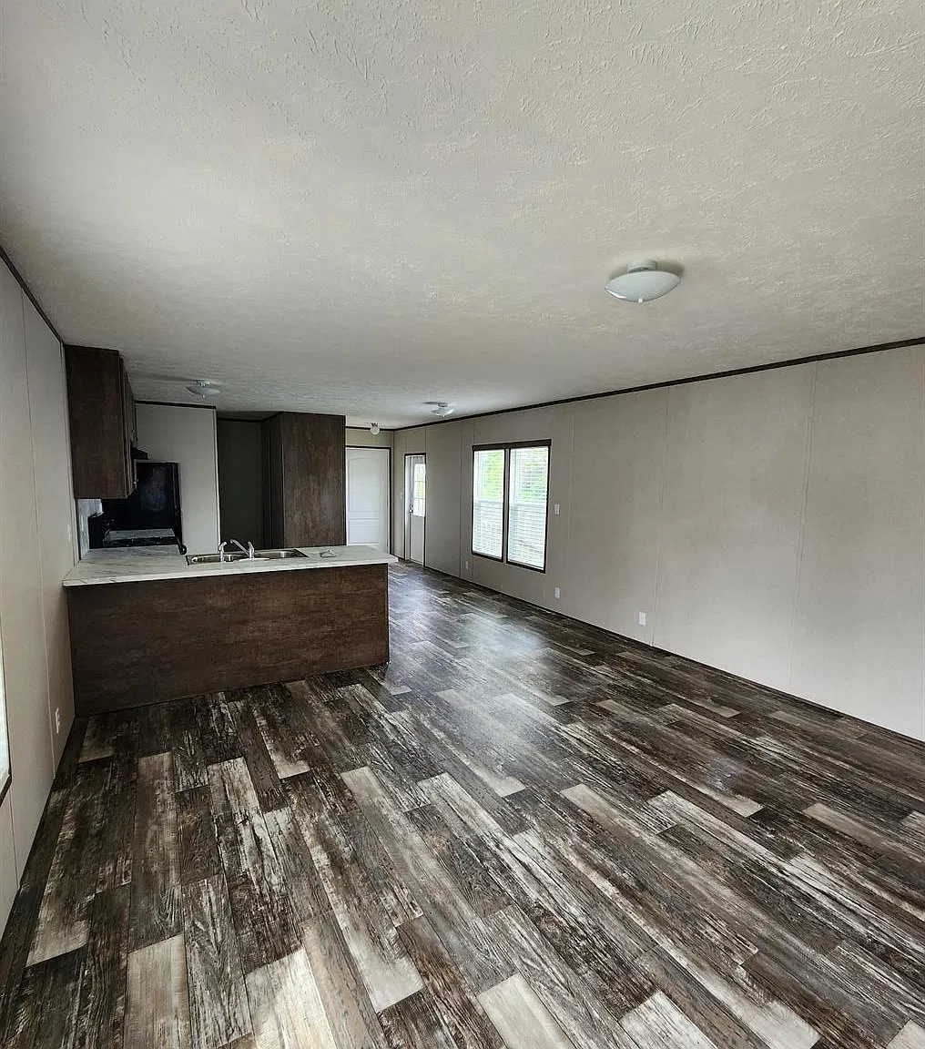 3 bed, 1280 sqft, $1,099 — Photo 2