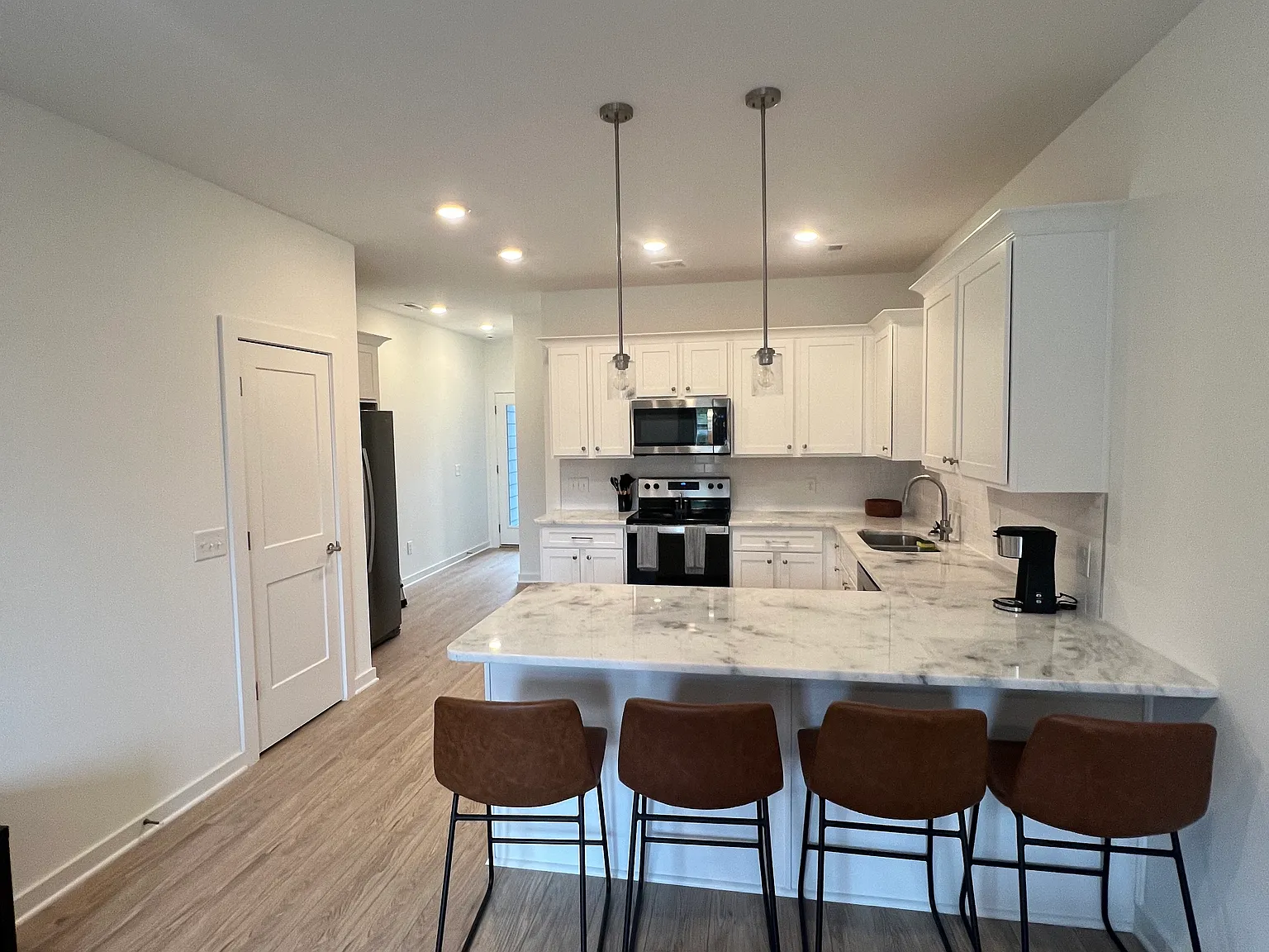 3 bed, 1390 sqft, $2,700 — Photo 3