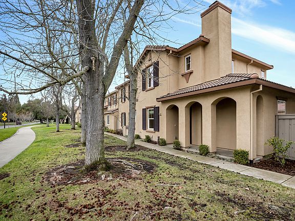4th image of 8022 Linda Isle Ln