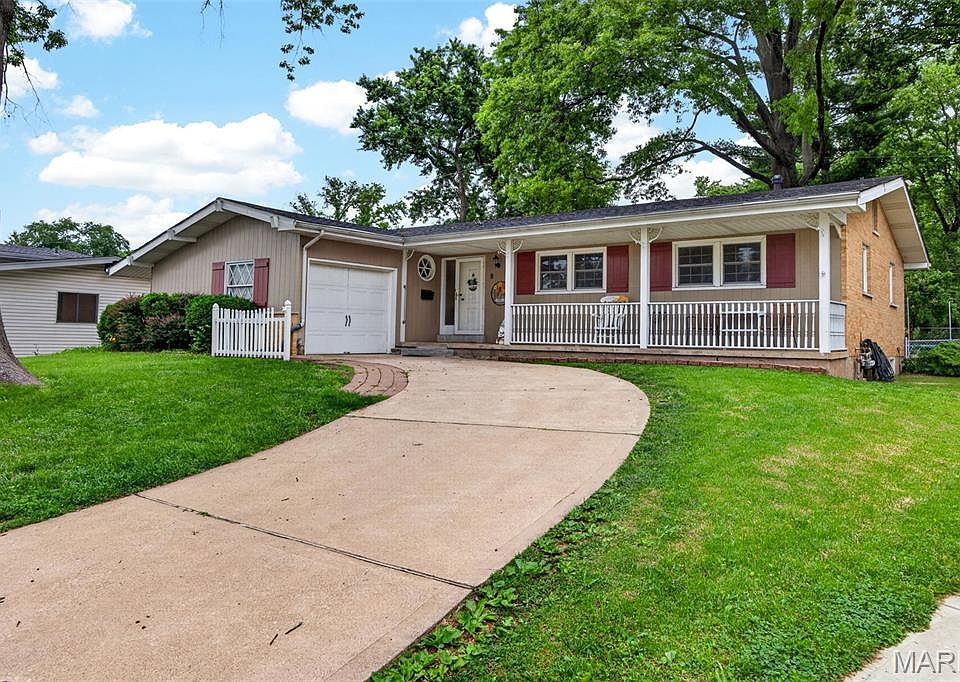 1st image of 8 Lila Ln
