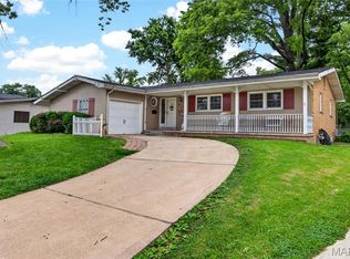 8 Lila Ln, Florissant, MO 63033