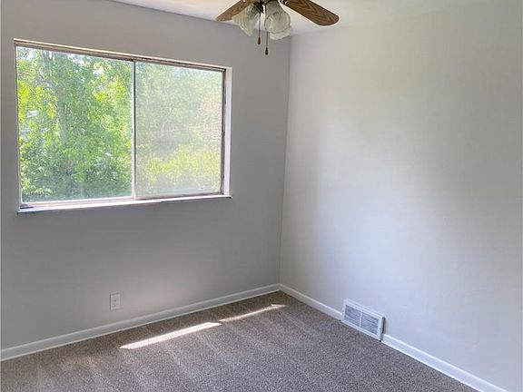 3rd image of 585 Ward Dr