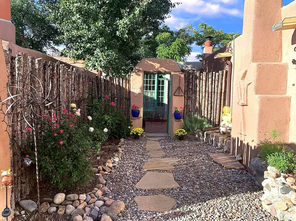 220 Irvine St APT B, Santa Fe, NM 87501