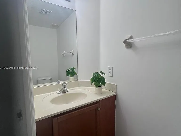 11601 NW 89th St #222 — Photo 30