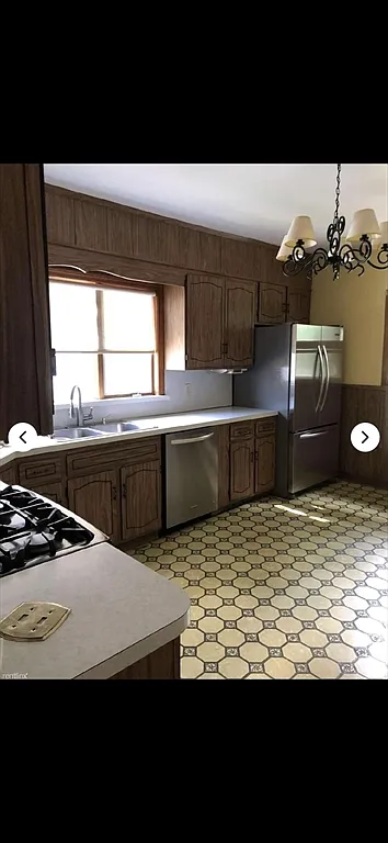 2 bed, 1.0 bath, 1300 sqft, $2,950 — Photo 2