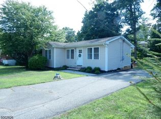 30 Tobyhanna Trl, Hopatcong, NJ 07843