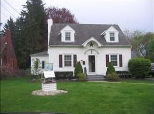 9 Miles Standish Rd, Schenectady, NY 12306