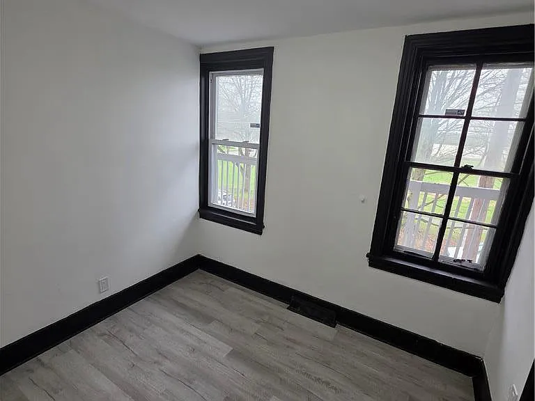 300 Pine St — Photo 10