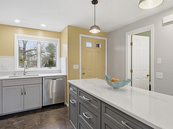 4th image of 575 Bridge Rd Unit 11-8