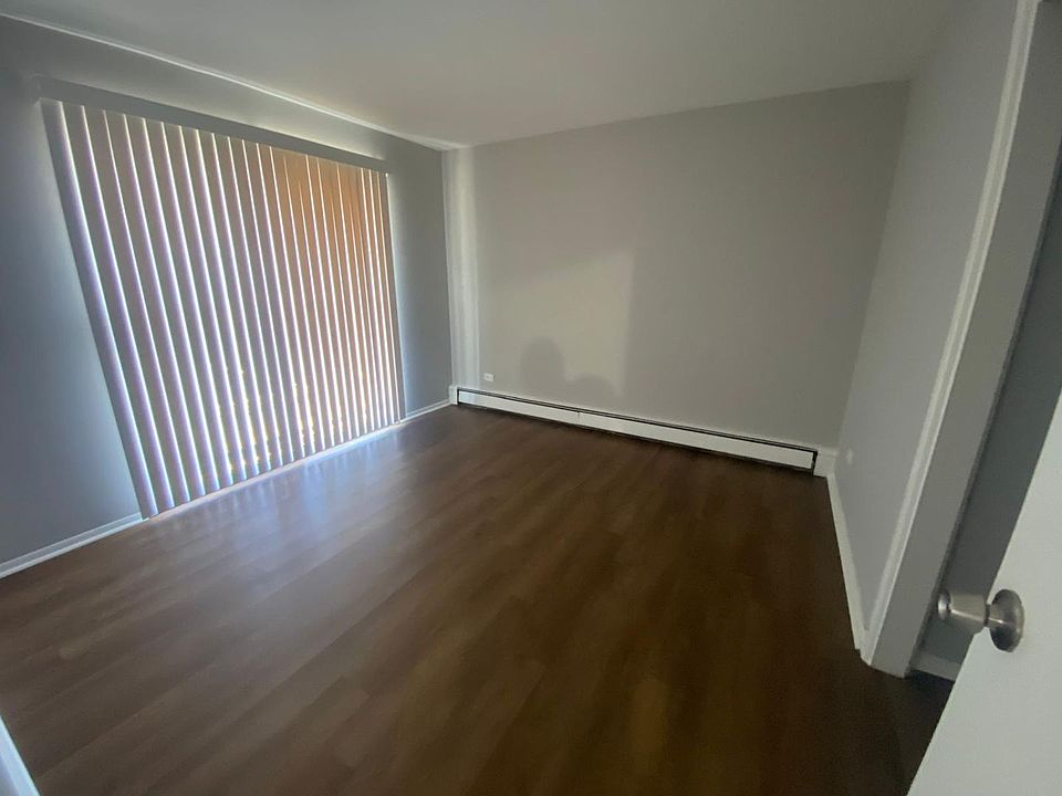 2nd image of 6545-6547 W 111th St #6545-E08