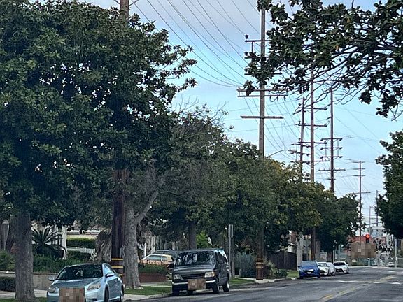 4th image of 2568 Military Ave