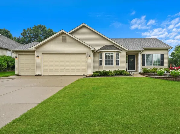 2102 Hazelwood Dr, McHenry, IL 60051