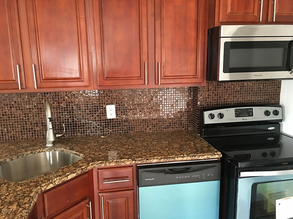 2nd image of 3337 Fort Independence St