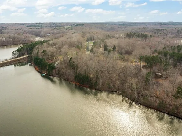 1 Grapevine Dr, Roxboro, NC 27574