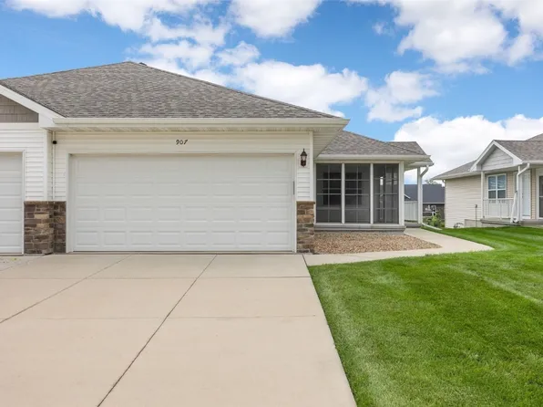 907 Deer Run Dr NE, Cedar Rapids, IA 52402