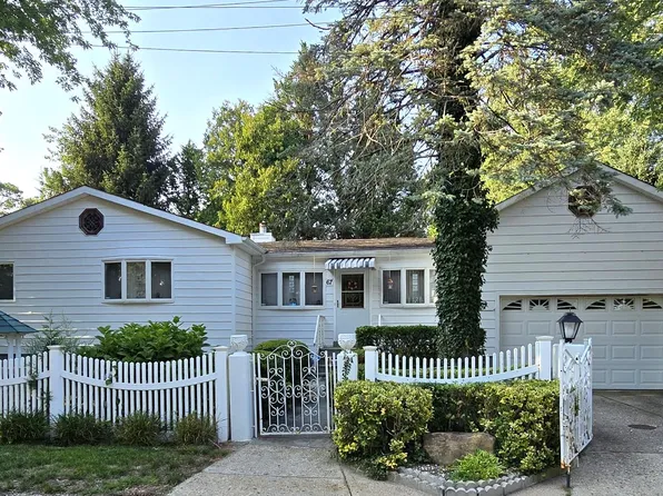 67 King Road, Rocky Point, NY 11778