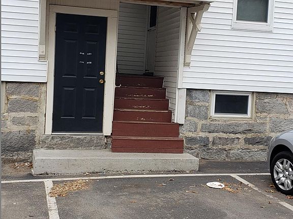 2nd image of 399 Maple St APT 2