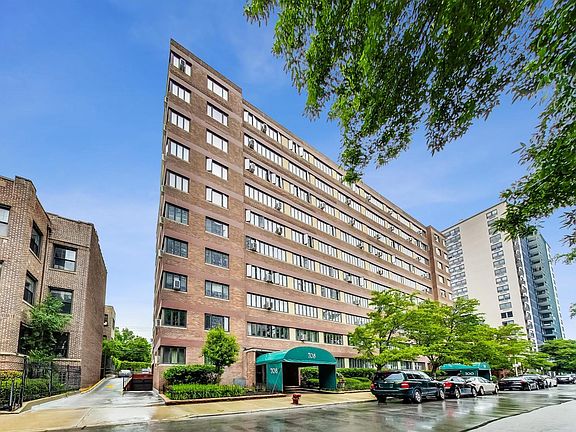 3rd image of 708 W Bittersweet Pl APT 512