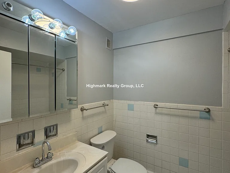 8644 Skokie Blvd #302A — Photo 11