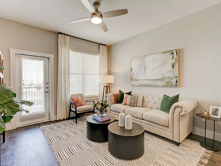 35 West at Champions Circle Apartments — Photo 7