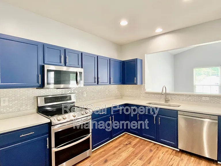 642 Kelso Dr — Photo 9