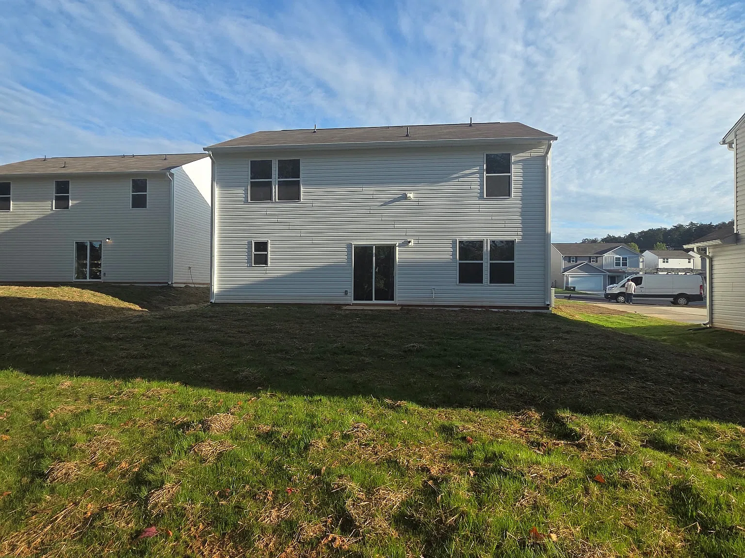 4 bed, 2014 sqft, $2,150 — Photo 2