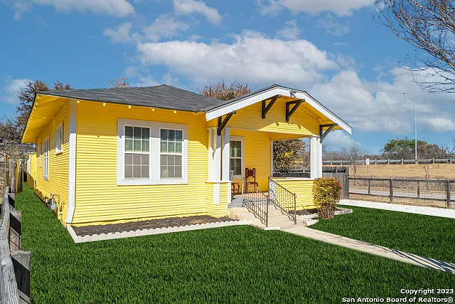 2 bed, 1.0 bath, 1078 sqft, $1,700 — Photo 3